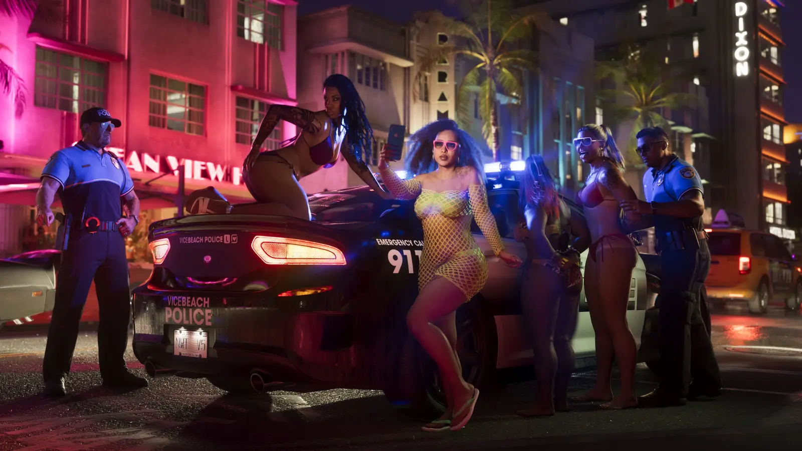 À Vice City, un policier menotte deux femmes pendant qu'une autre prend un selfie.